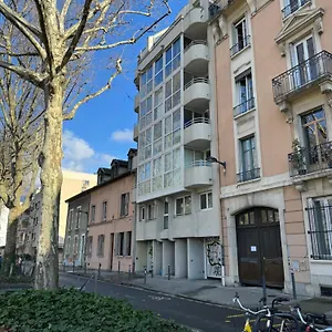 Le 44 - La Gare A Vos Pieds, Sejour D'affaires Ou Decouverte Urbaine Appartement Grenoble